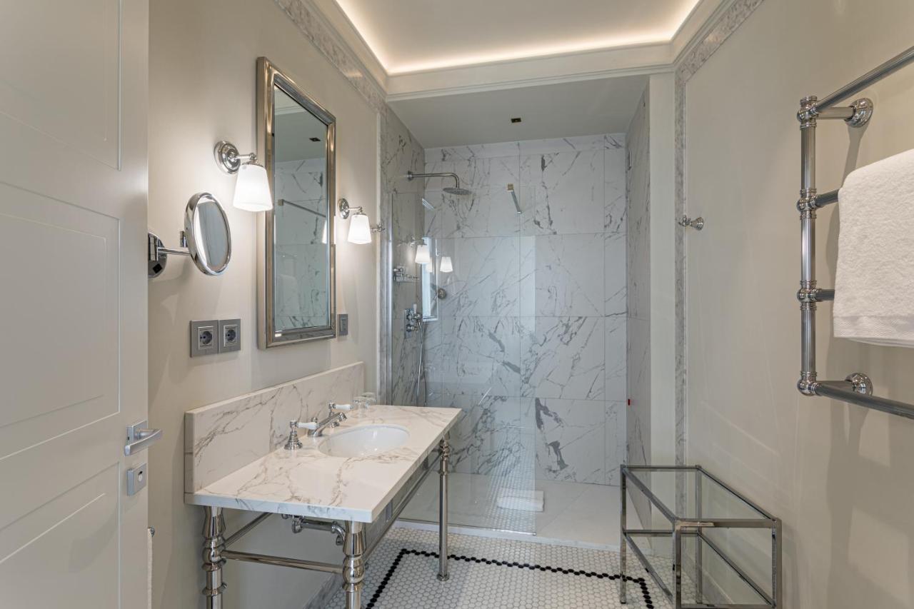 Room Mate Collection Gran Filippo, Rome-Fontana Di Trevi Bagian luar foto